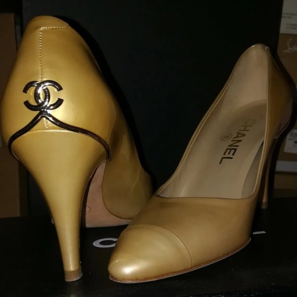 Chanel 36 Beige Patent Leather Silver CC Logo Pumps - Picture 6 of 11